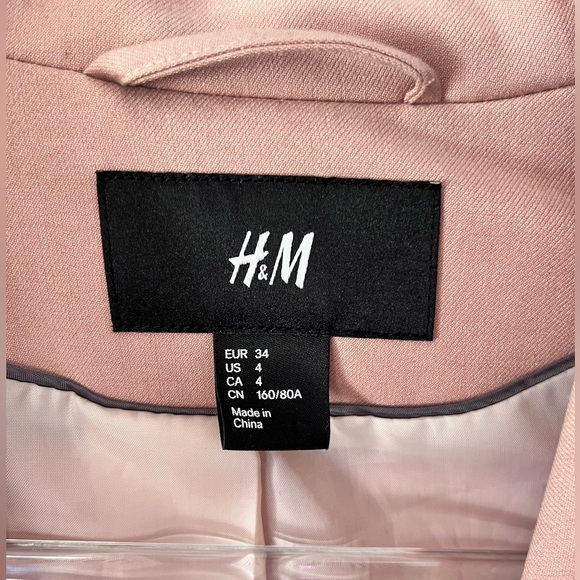 H&M | 4 | Fitted Blazer - Picture 3 of 15